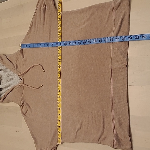 LIKE NEW Victoria's Secret Cream Colored Sherpa Faux Fur Lined Hoodie Modal - Picture 4 of 12